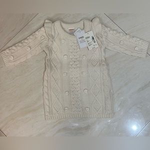 This is baby girl dress size 6-9 months